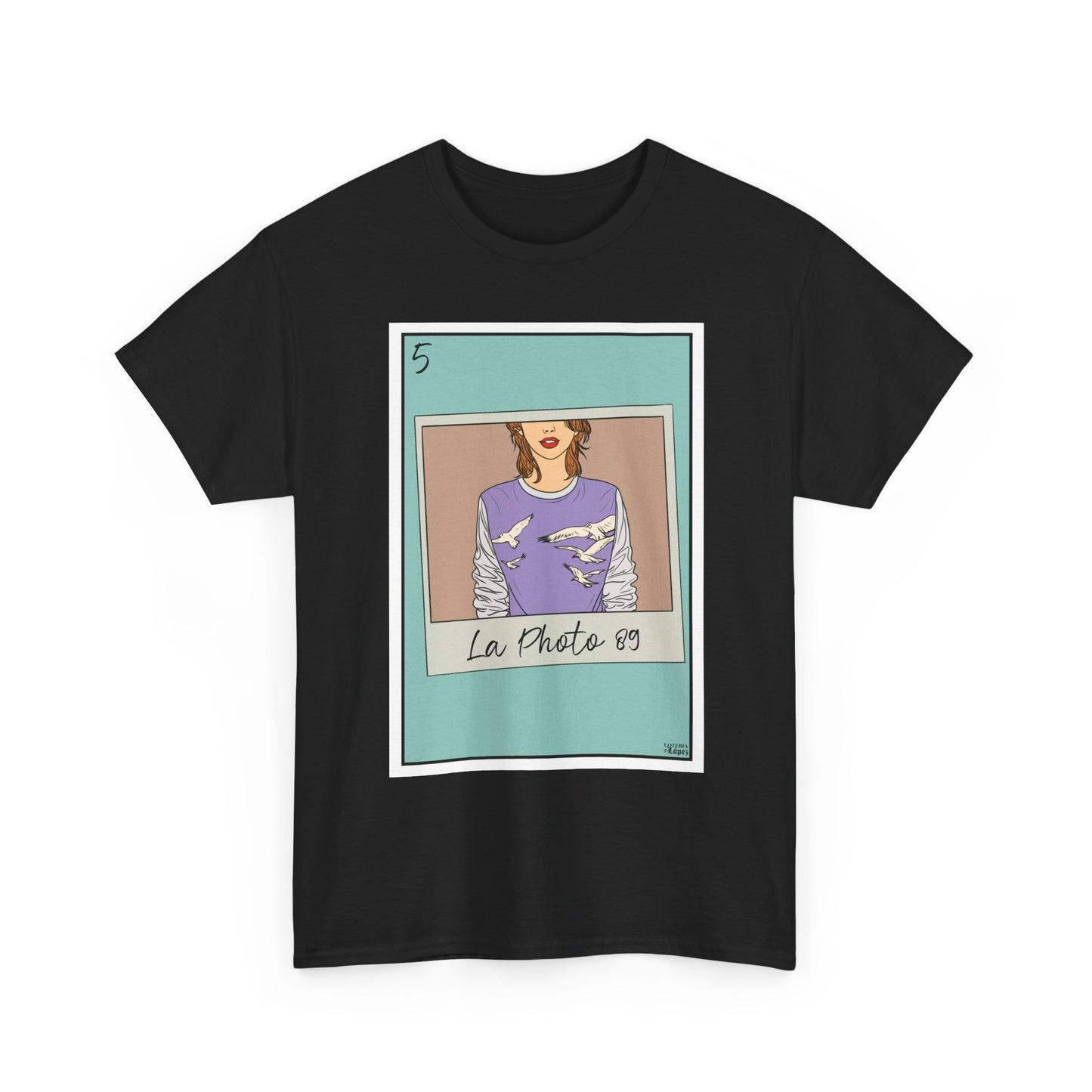 La Photo 89 Tee – Lotería López Swiftie Card Shirt | Vintage Pop Era Graphic Tee | Cultura Fan Tribute T-Shirt